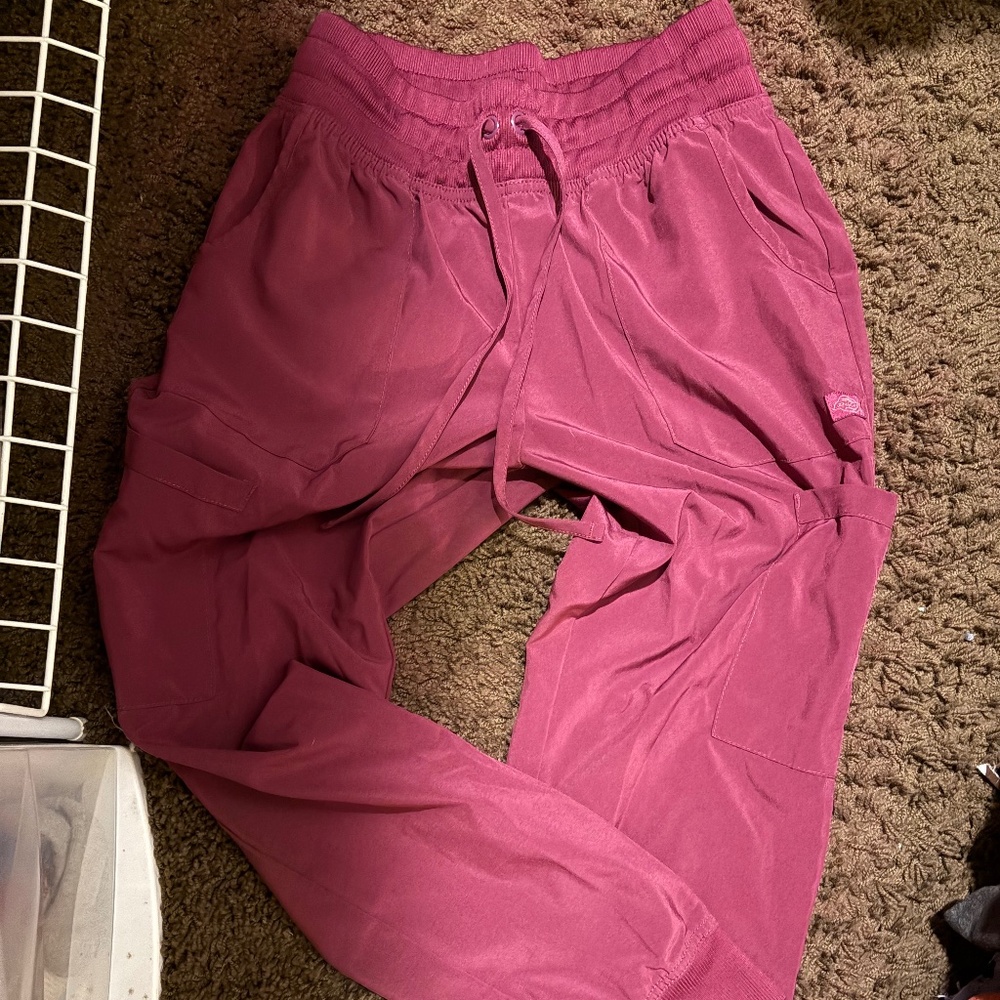 Maroon scrub